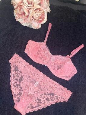 Victorias Secret Bubblegum Pink Lace Bra & Cheekini Set 36C/L- New